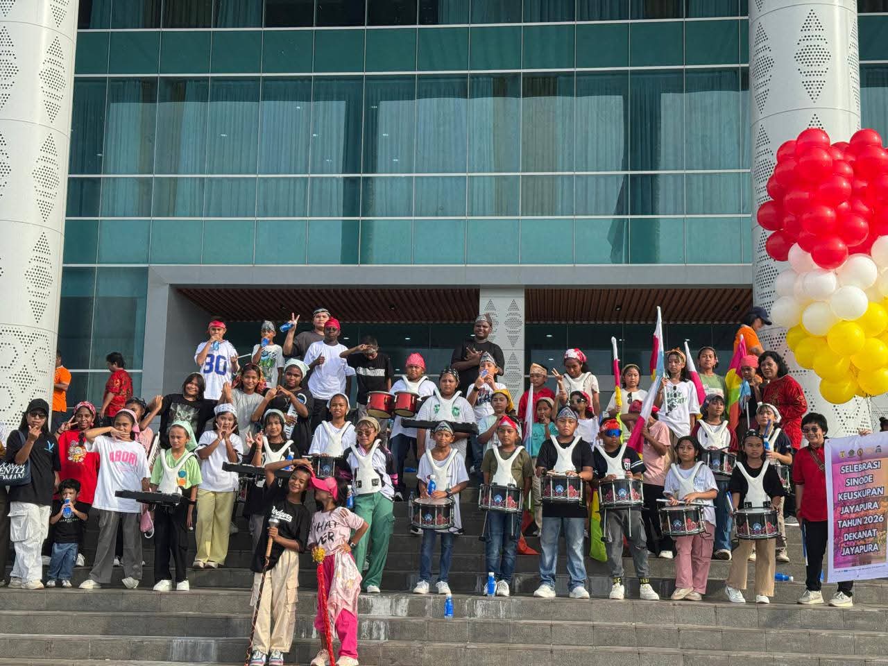 Jadikan Kakimu Sebagai Temanmu. Jalan Santai Bersama yang Mulia Uskup Jayapura